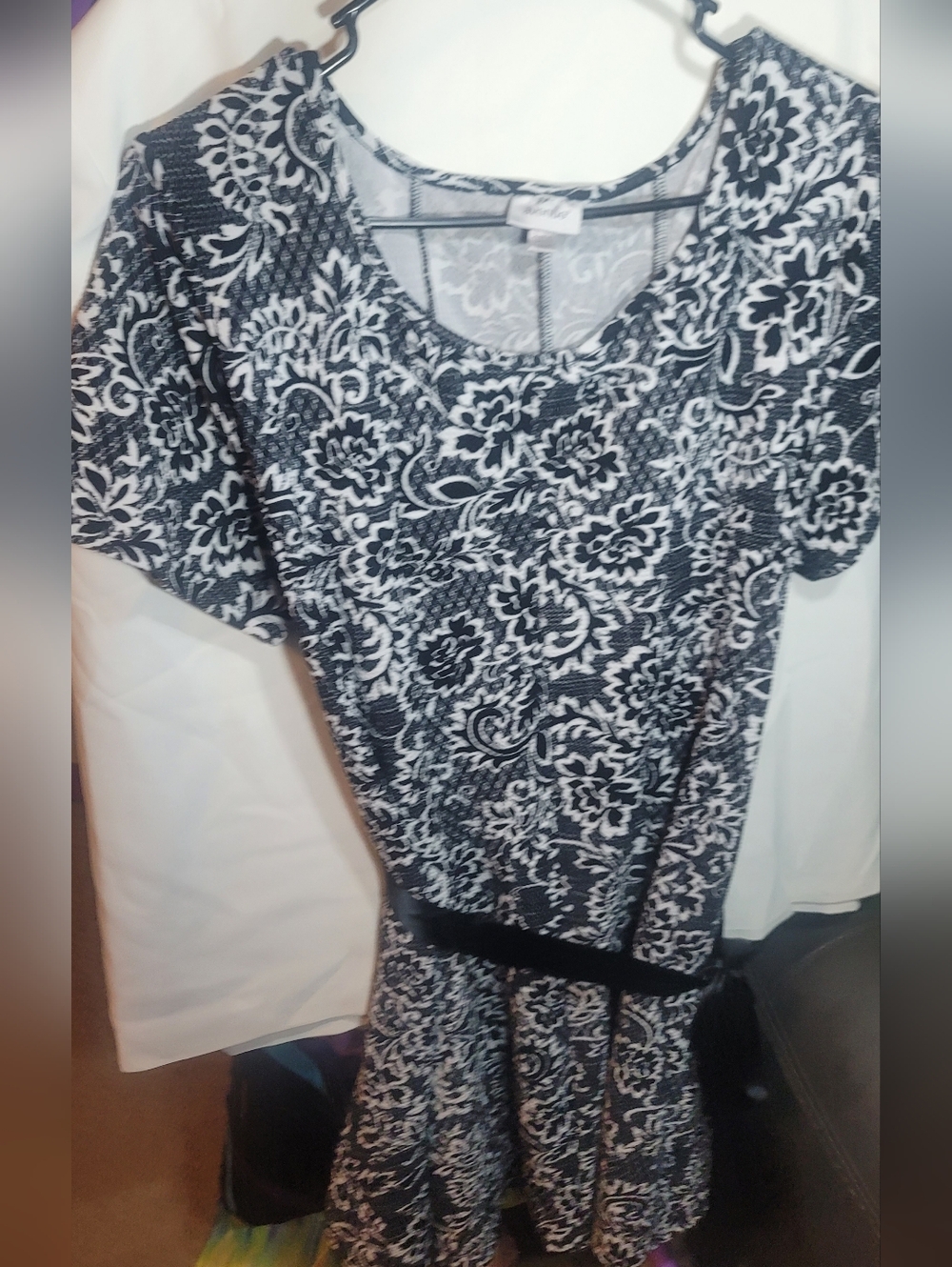 Avenue - Black & White Floral Scoop Neck Midi Dress